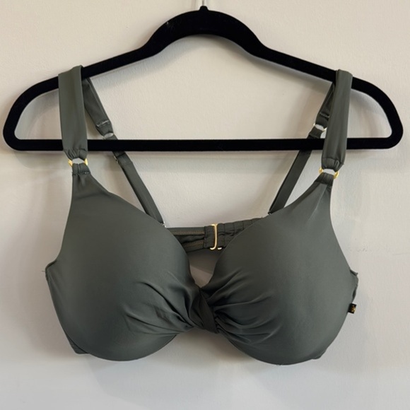 💚 La Vie en Rose Green Swim Top with Molded Cups
Size Small DD - Picture 1 of 4